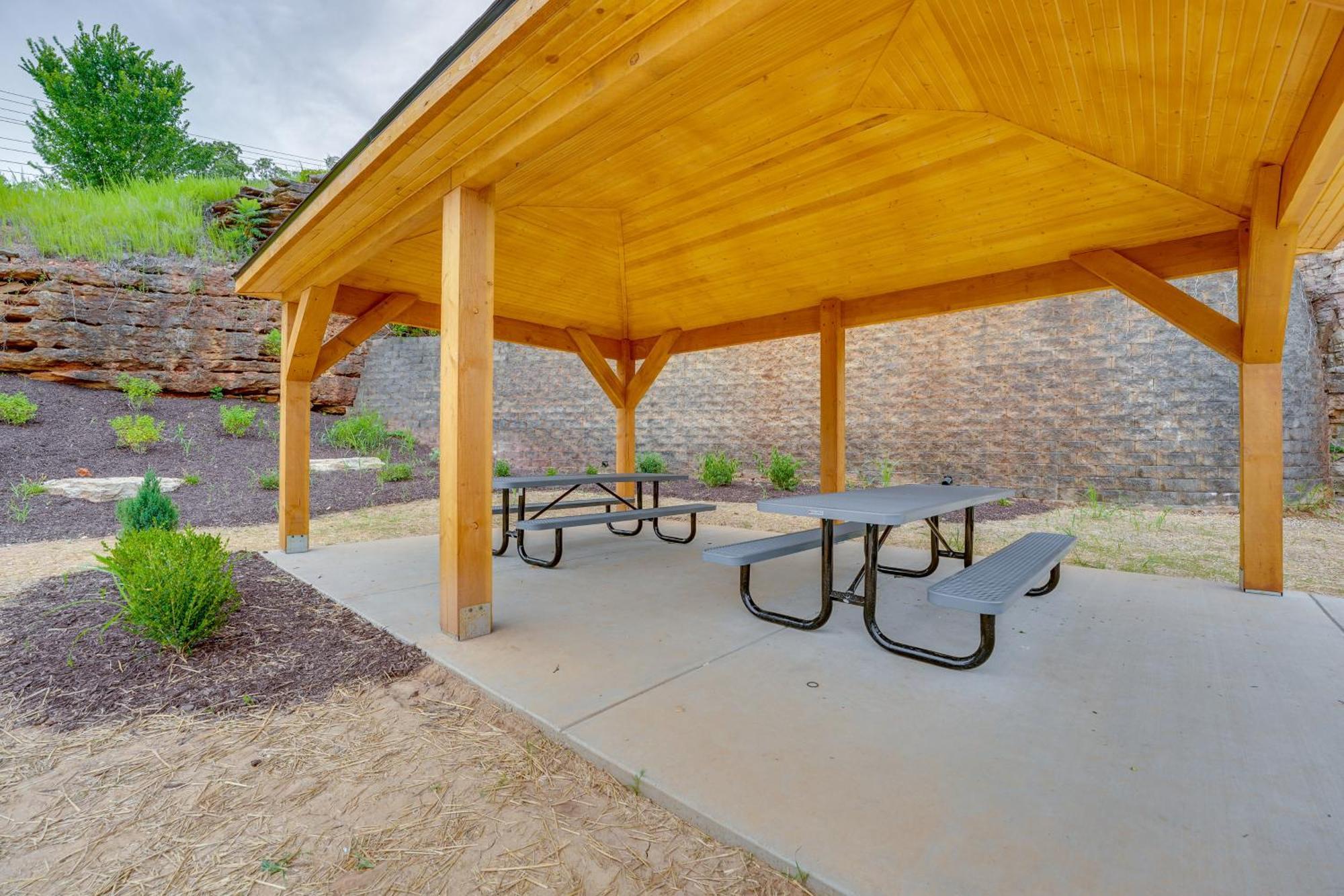 Branson Escape With Shared Pool, 5 Mi To Lake! Exteriör bild
